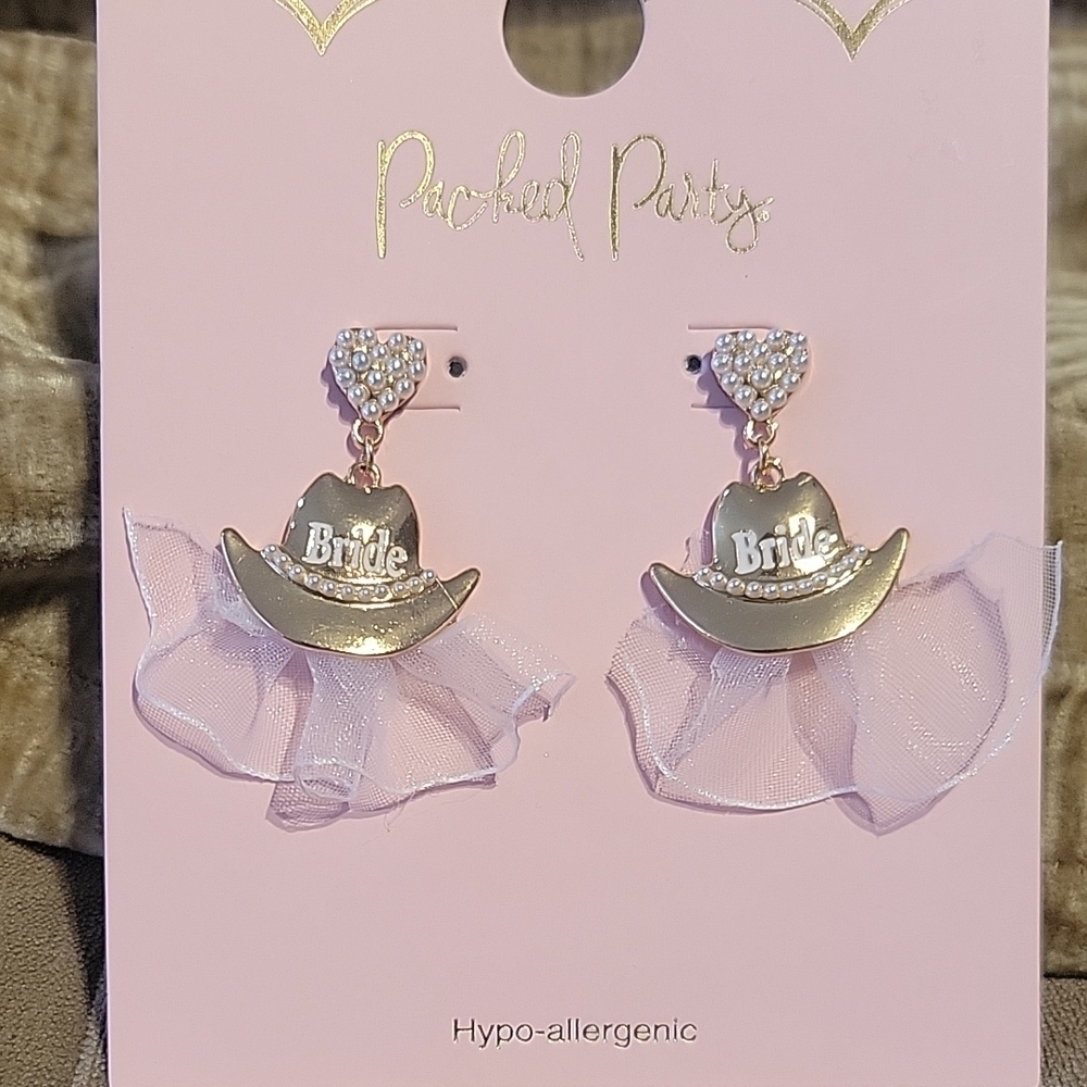 NWT Adorable Packed Party cowgirl Bride earrings.
